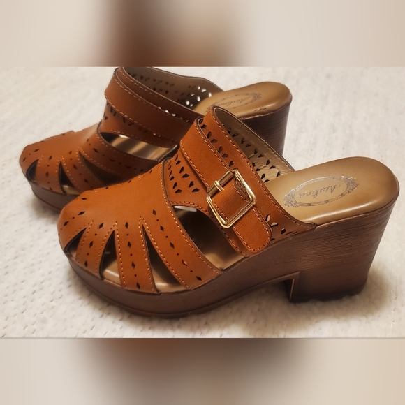 NWOT never wore size 6 - Picture 2 of 3